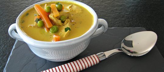 Curry-Hühner-Suppe mit Gemüse
