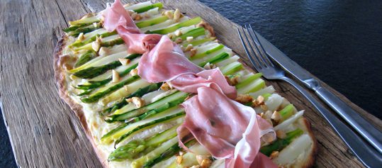 Flammkuchen mit Spargel