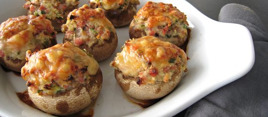 Gratinierte Champignons mit Schinken-Frischkäsefüllung