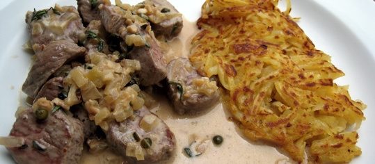 Lammstreifen an Honig-Sauerrahmsauce