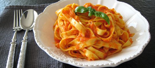 Pasta mit Peperoni-Stracchino-Sauce