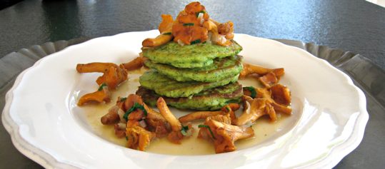 Kräuter-Ricotta-Küchlein mit Eierschwämmchen