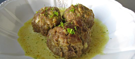 Polpette in würziger Kokos-Sauce