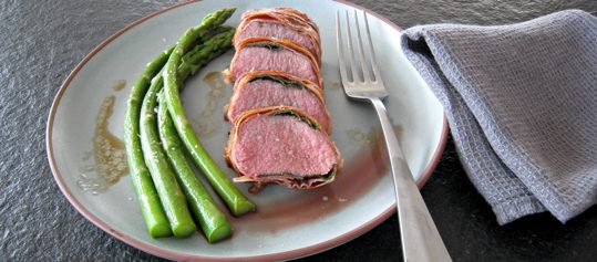 Lammnierstück im Salbei-Speck-Mantel