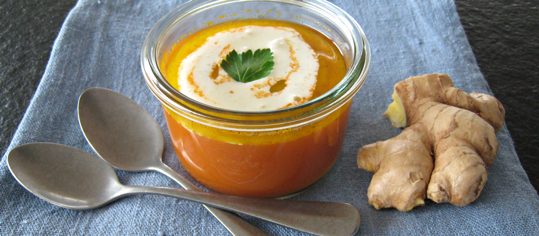 Rassige Rüeblisuppe aus Rüeblisaft