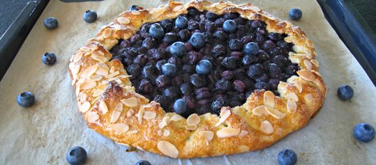 Heidelbeer-Mandel Galette