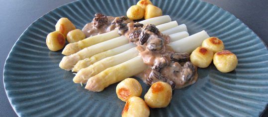Gnocchi mit Spargeln und Morcheln