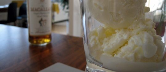 Whisky-Sauerrahm Glace