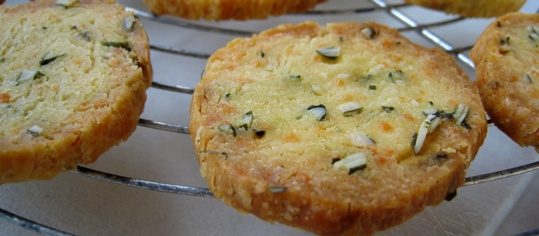 Mürbe Kürbiskern Apéro-Cookies