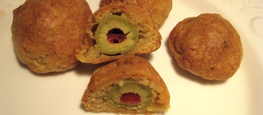 Oliven im Knusper-Käse-Teig