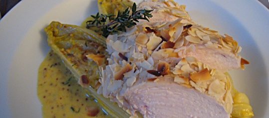 Pouletbrüstchen mit Chicorée an Orangen-Senf-Sauce
