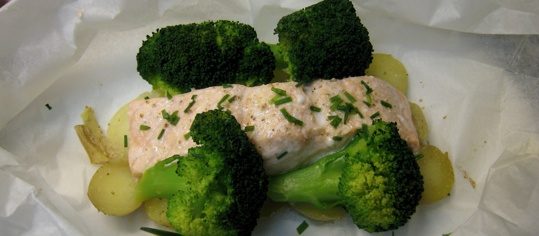 Lachsfilet im Pergamentmantel