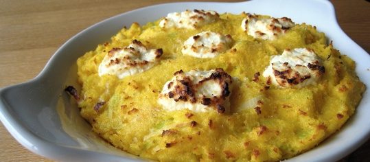 Lauch-Polenta mit Käsekugeln