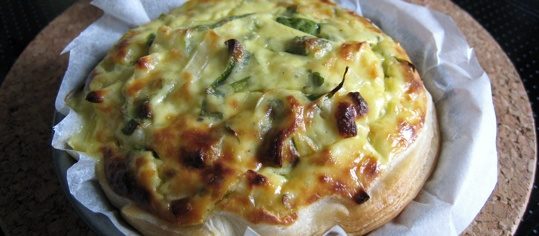 Kleine Zwiebel-Ricotta Quiches