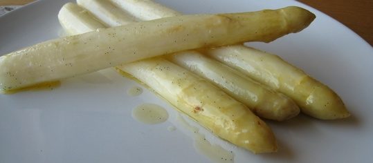 Spargeln mit Vanillebutter