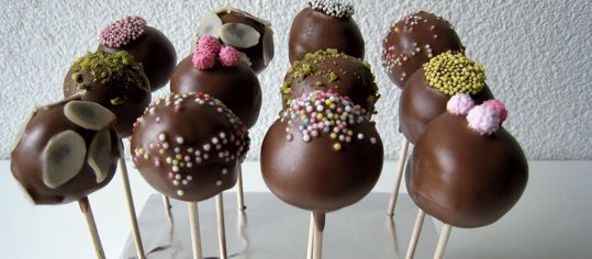 Cakepops (Kuchen am Stiel nach amerikanischer Art)