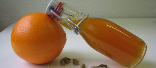 Orangen-Kardamom-Sirup