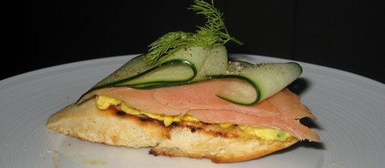 Rührei-Lachs-Toast