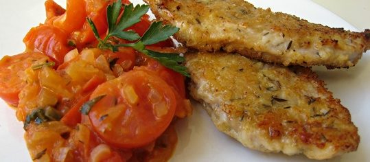 Parmesan-Schnitzel mit Cherrytomatensauce
