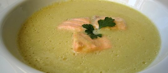 Lauchsuppe mit Lachs