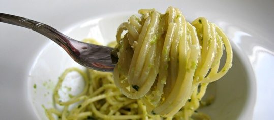 Spaghetti mit Spargel-Pesto