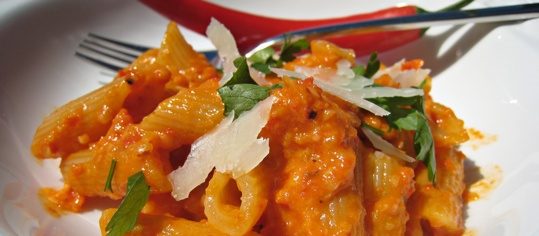 Penne mit Chili-Mandel-Pesto