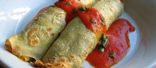 Auberginen-Crespelle mit Salsa de Pimientos rojos