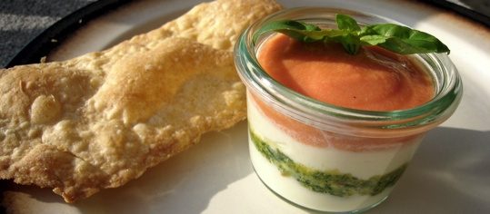 Mozzarella-Tomaten-Crème mit Knusperzungen