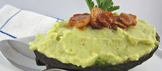 Kartoffel-Avocadopürée mit Knoblauchkaramell