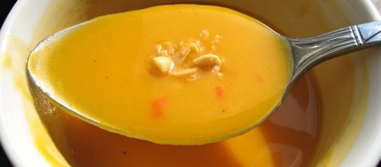 Kürbis-Kokos-Suppe