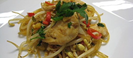 Glasnudeln mit Poulet und Sprossen