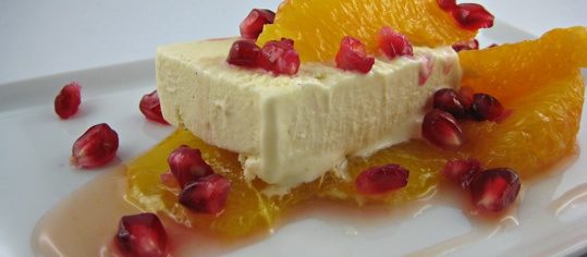 Marzipanparfait mit Orangen und Granatapfel