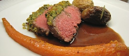 Lamm mit Kräuterkruste und Rosmarinjus