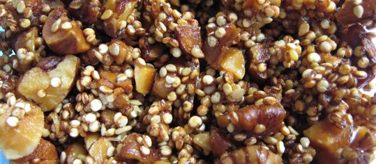 Quinoa-Nuss-Granola