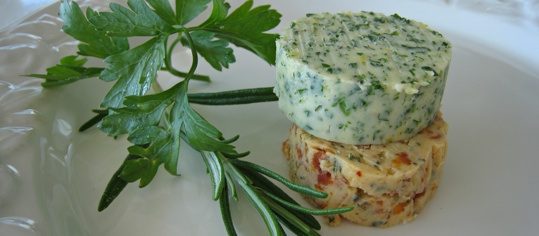 Kräuterbutter: Petersilie-Zitrone / Tomaten-Rosmarin