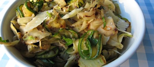 Grillierter Fenchel-Zucchetti-Salat mit Parmesan