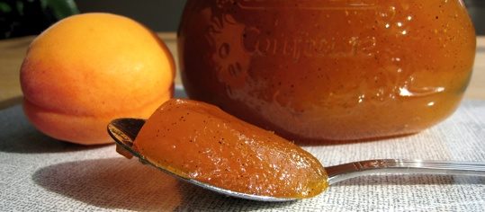 Aprikosenkonfitüre mit Vanille