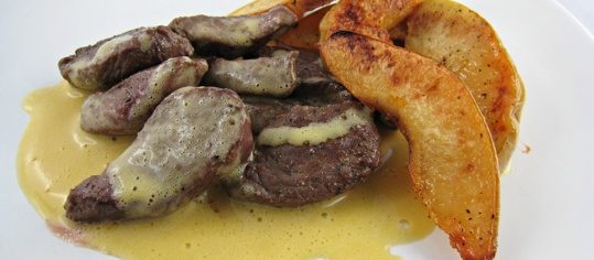 Hirschgeschnetzeltes an Quittenschaum mit Honigquitten
