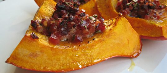 Kürbisschiffchen mit Speck und Rosmarin