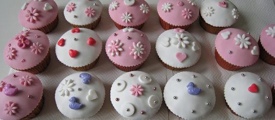 Caramel-Cupcakes, verziert