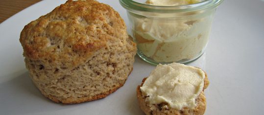 Zimtscones mit Apfelbutter