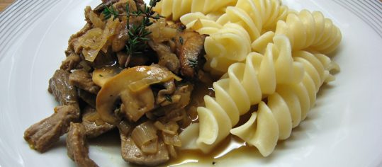 Geschnetzeltes mit Champignons und Mandarinenbutter