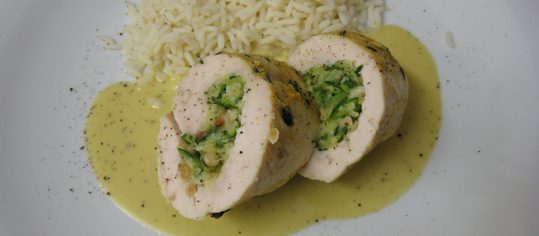 Gedämpfte Pouletrollen mit Zucchetti