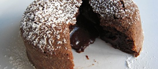 Warmes Schoggiküchlein mit flüssigem Kern
