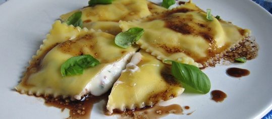 Gorgonzola-Ravioli mit Honig-Balsamico
