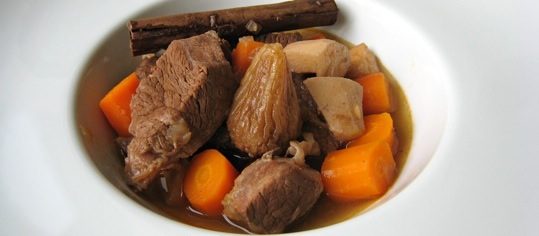 Rindsragout mit Quitten, Rüebli und Feigen
