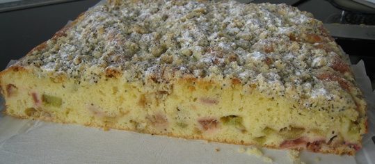 Rhabarberkuchen mit Mohnstreusel