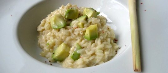 Zitronengras-Risotto mit Avocado
