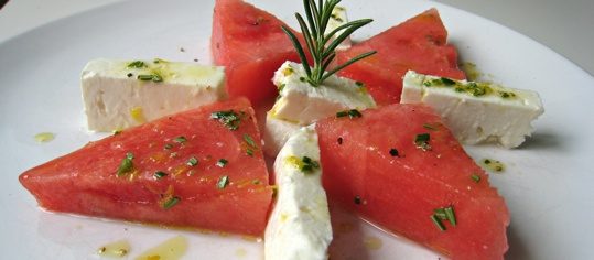 Feta und Wassermelone - der ultimative Sommersalat