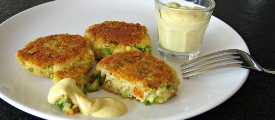 Spargel-Hirsetätschli mit Orangen-Curry-Dip